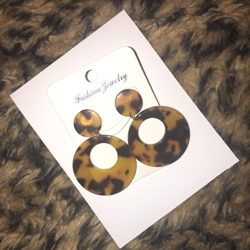 ✨HP✨”Julia” Acrylic Earrings-Tortoise Shell - Picture 4 of 7